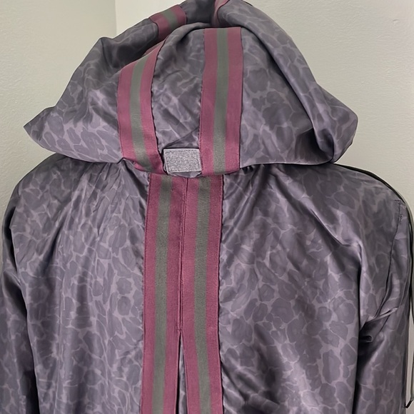 The Upside Snow Leopard windbreaker jacket - Picture 7 of 11